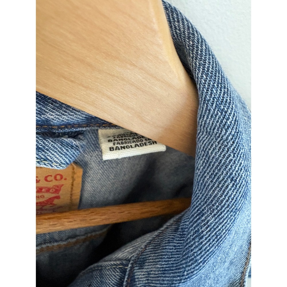 Levis 72334 Denim Trucker Jacket Mens Large Light Wash Blue Jean Coat - Picture 3 of 8